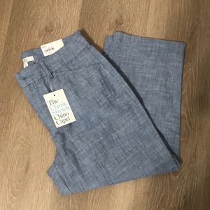 Women, capris, size 4